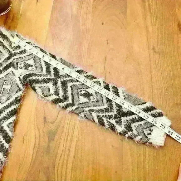 Vintage scoop  neck black & white soft fuzzy sweater jumper. - Picture 12 of 14